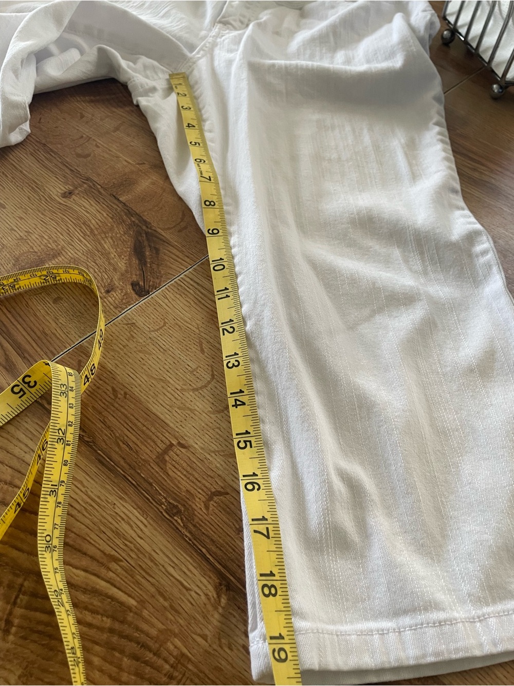 Women's White Cropped Stretch Jeans - Classic Comfort - Picture 5 of 5